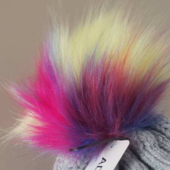 NEW! ADRIENNE LANDAU Knit Pom Pom Beanie Hat. - Picture 5 of 7